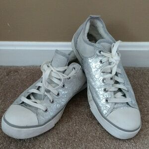 𝅺UGGS Sneakers Leather Metallic Silver Size 9